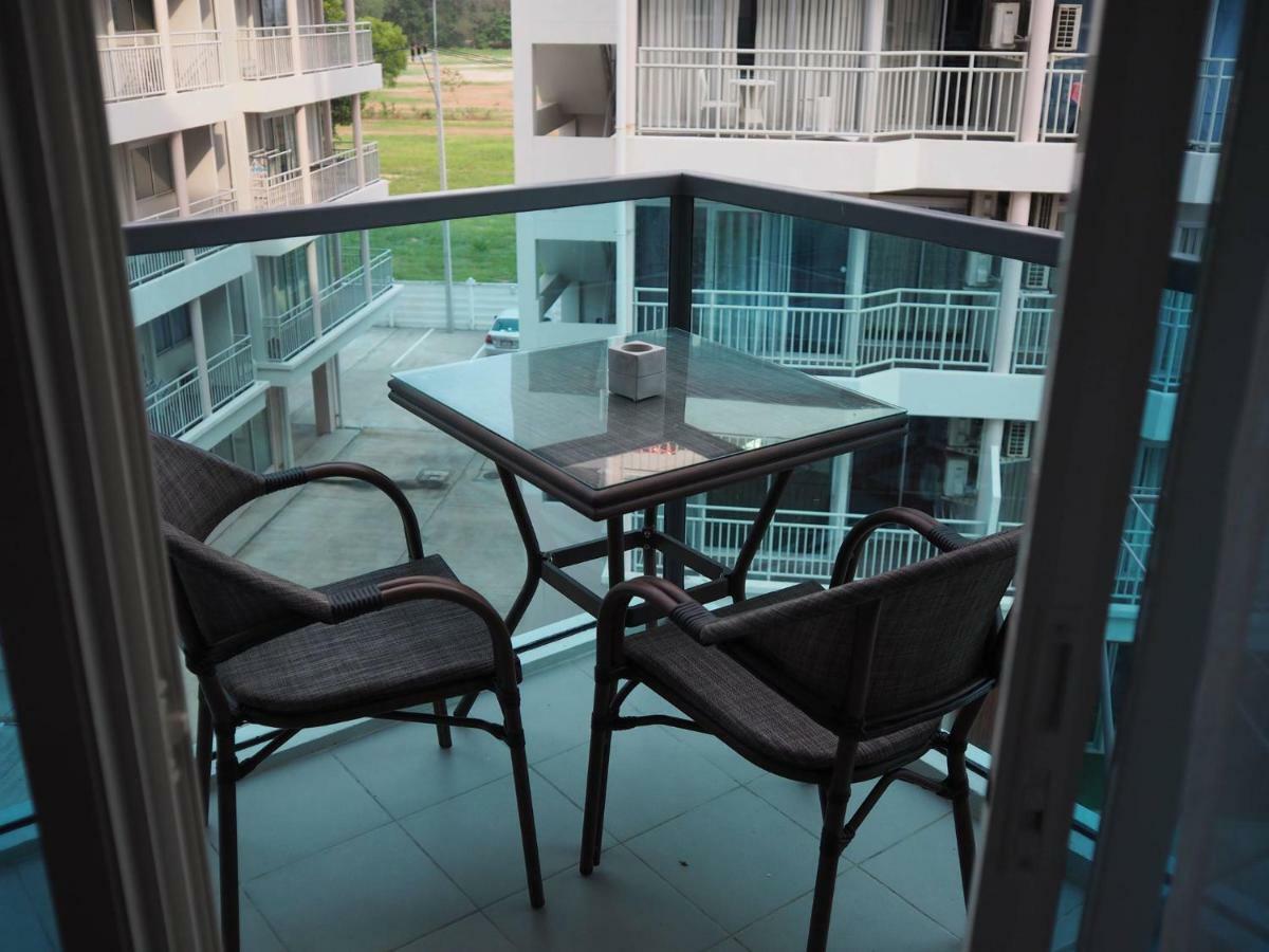 Grand Blue Condominium By Mary Mae Phim Bagian luar foto