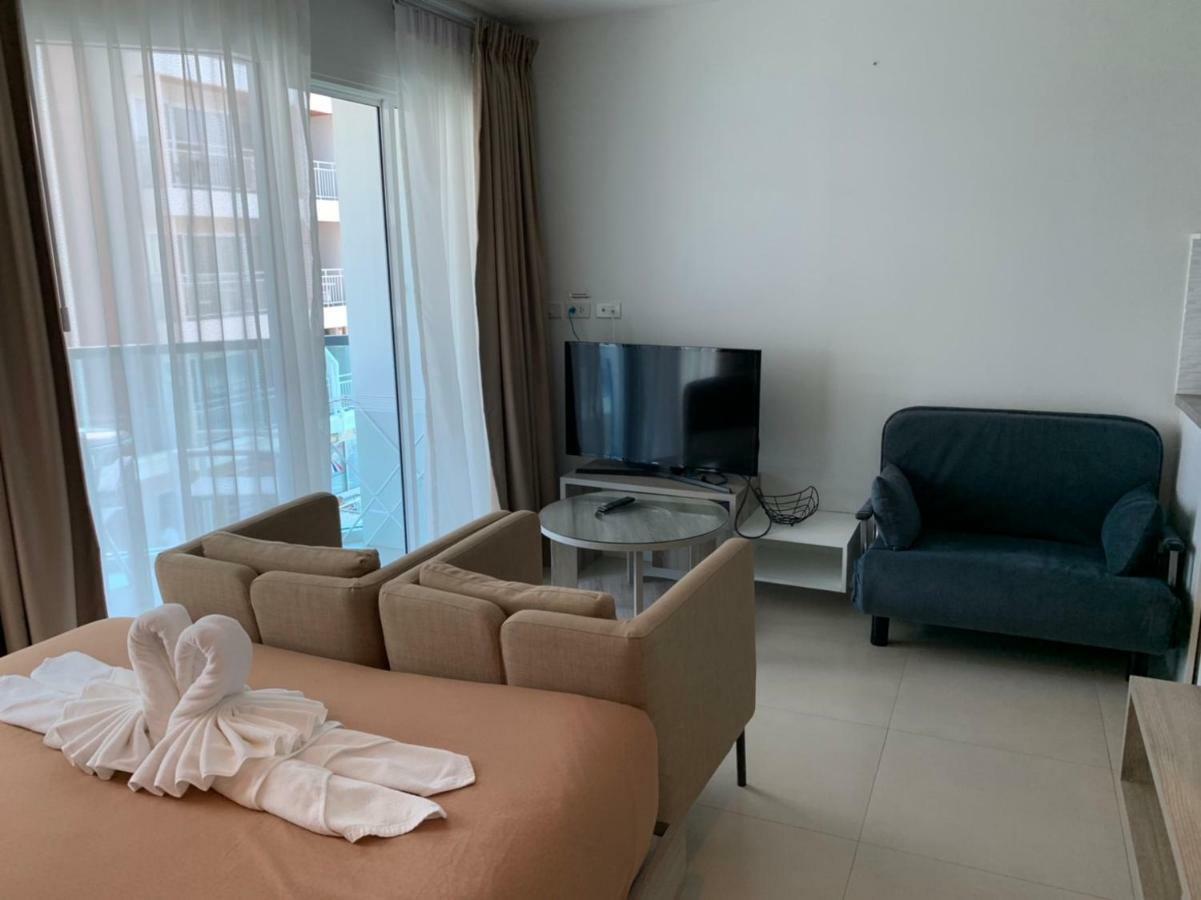 Grand Blue Condominium By Mary Mae Phim Bagian luar foto