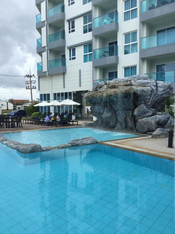 Grand Blue Condominium By Mary Mae Phim Bagian luar foto